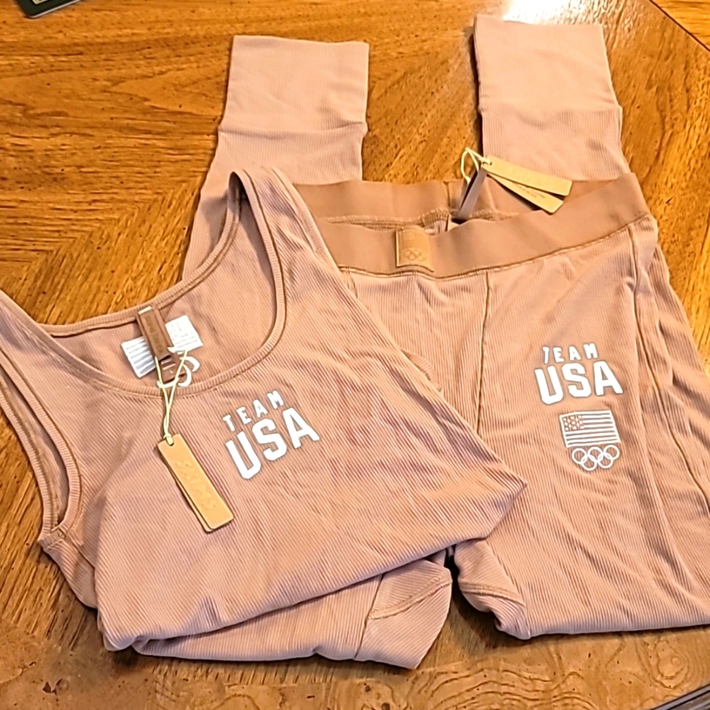 NWT SKIMS 2 PC lounge pant and tank